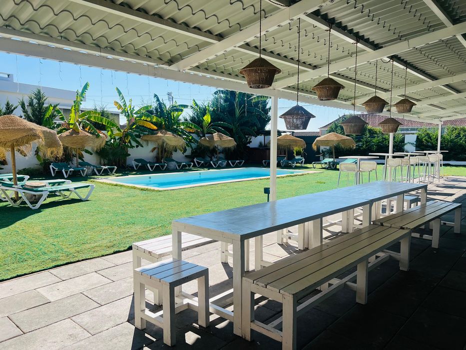 [Ler anuncio]Aluga-se espaço para Festas e Eventos com piscina