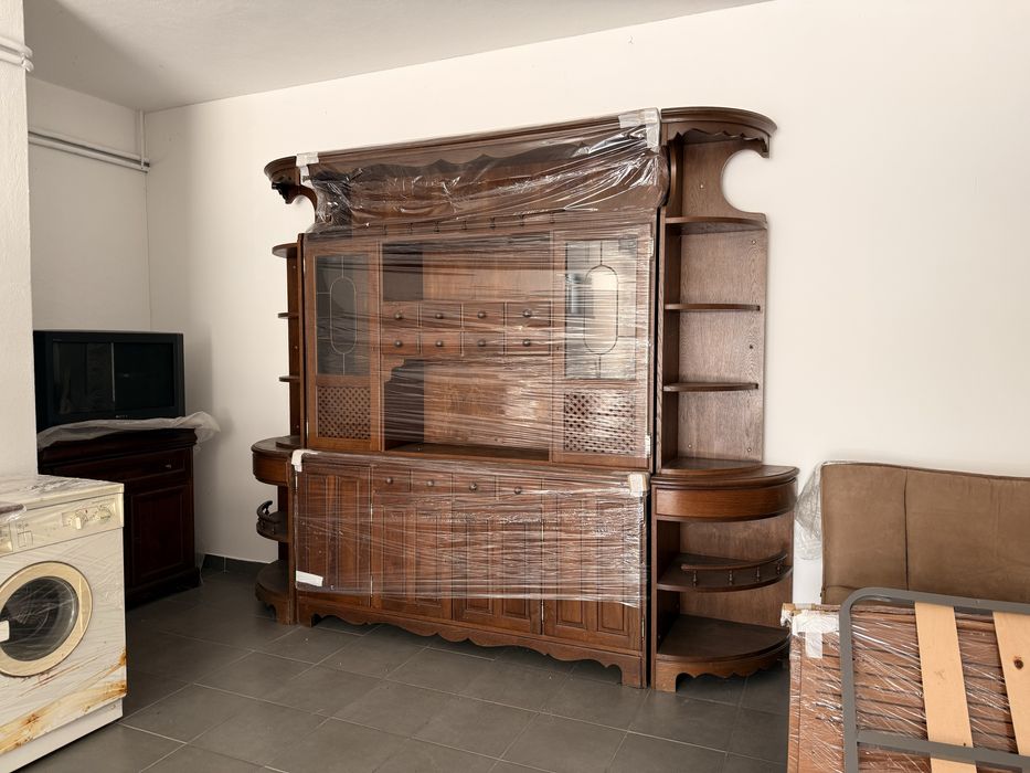 Móvel de Sala em Madeira com Vitrine - Usado