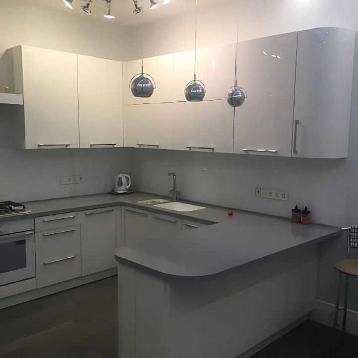 Продається 4-кімнатна квартира в центрі