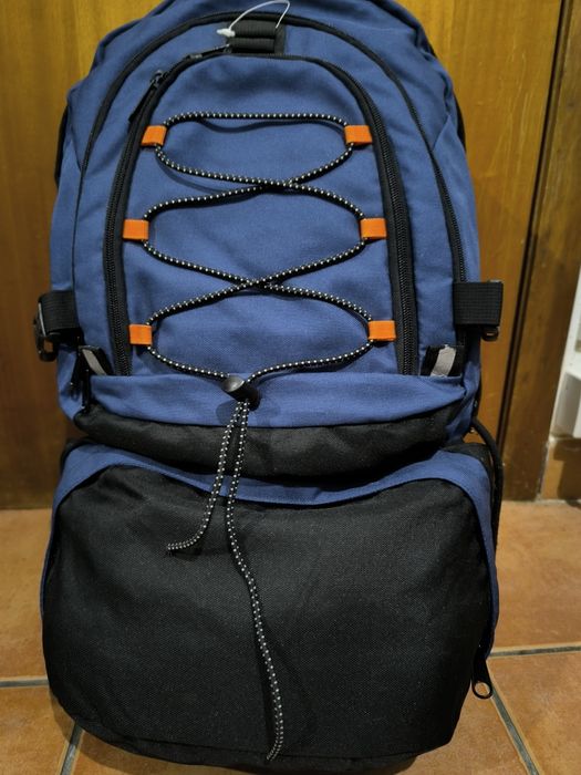 Mochila azul e preta nova