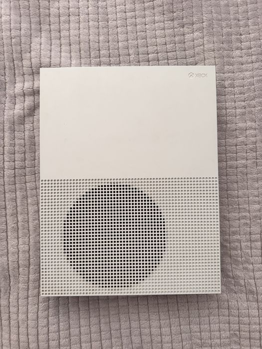 Xbox One S + Jogos + Comando