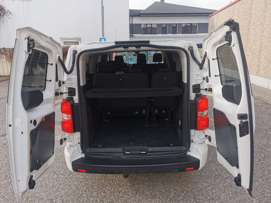 Bus 8 osobowy Transfer lotnisko. Imprezy okolicznosciowe