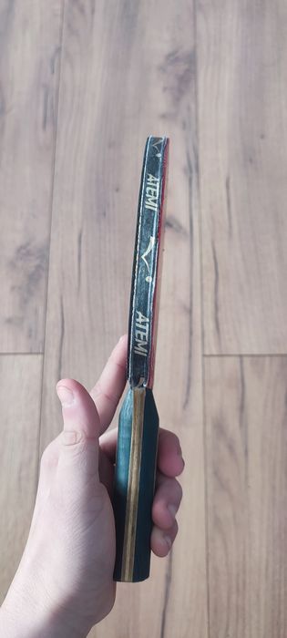 Продам тенісну ракетку