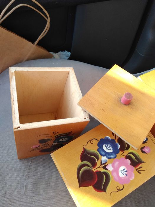 Słodkie Drewniane pojemniki na zioła, przyprawy z PRL-u rzadkie