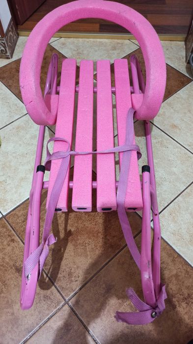Sanki rozowe oblozone pianka z oparciem wygodne do 50kg