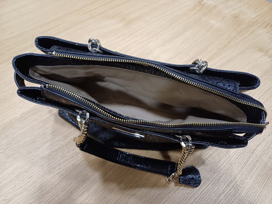 Carteira Guess como nova