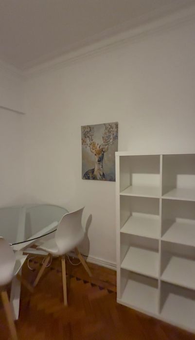 Alugo quarto em algés