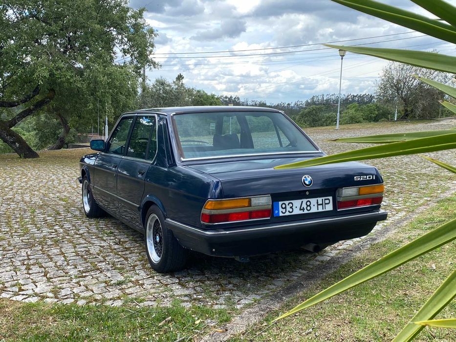 BMW E28 520i - 6 cilindros