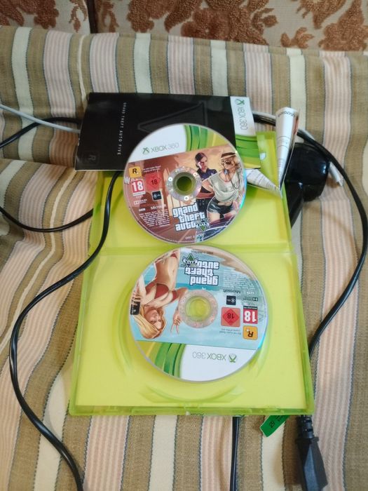 Xbox 360 novo e gta 5 2 cds