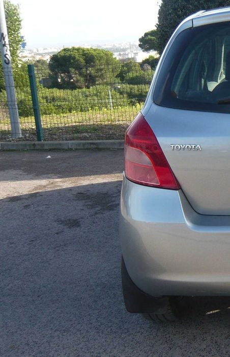 Pala guarda lamas Toyota Yaris