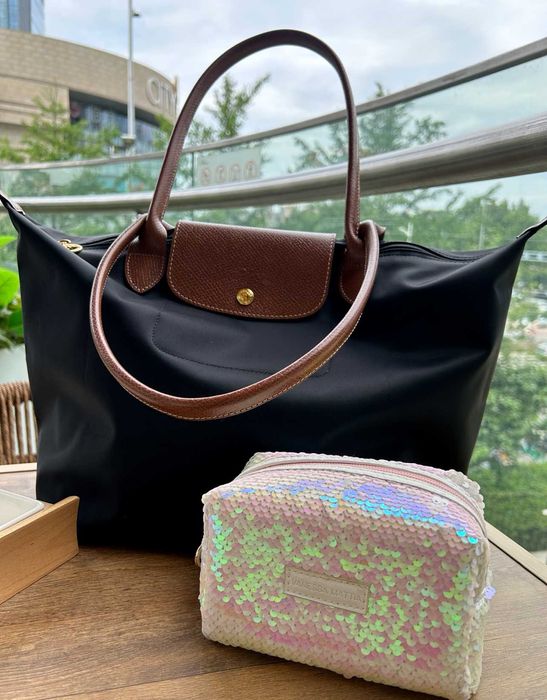 Torba shopper Longchamp czarna, geeignet do transportu komputera