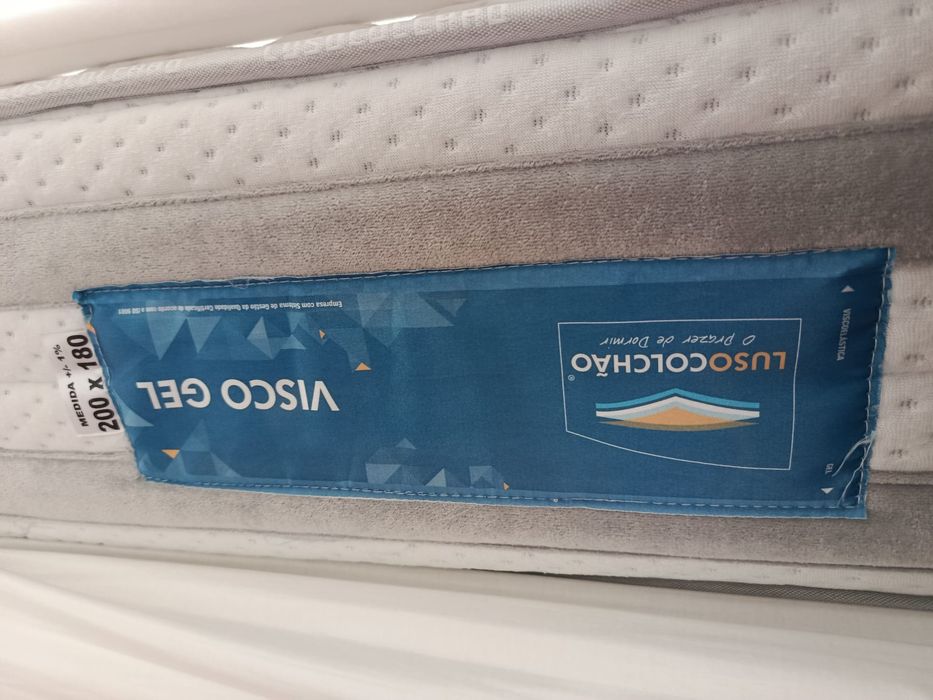 Mobília de quarto completa (colchão incluído)