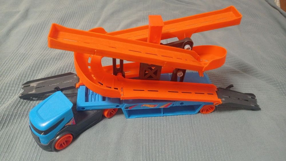 Трек, вантажівка-транспортер Hot Wheels City Крутий спуск