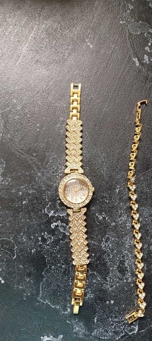 Zegarek z bransoletka zloty kolor