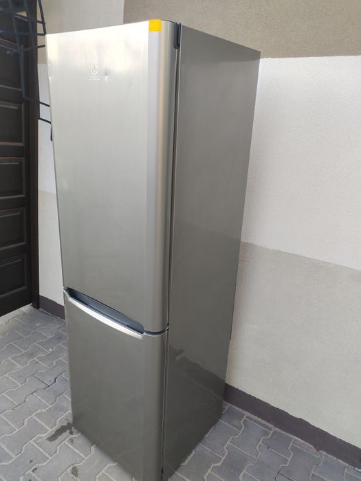 Холодильник INDESIT 187  cm. NOFROST. Холодильник  з Європи.Класний стан