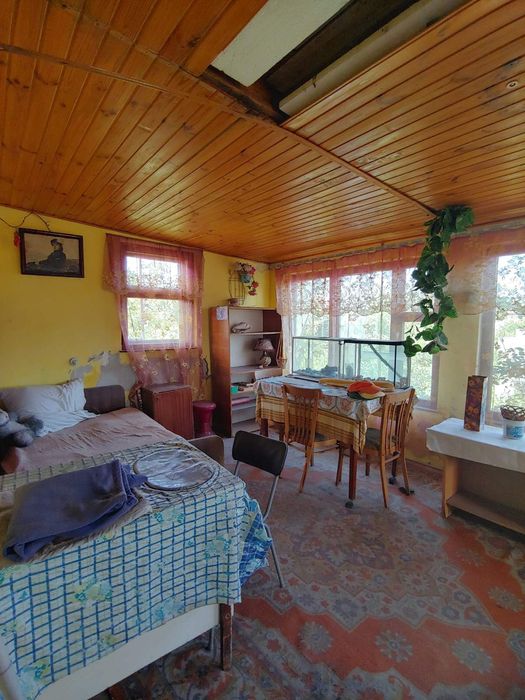 Компактний будинок біля озера