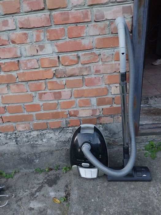 Пилосос AEG вживаний