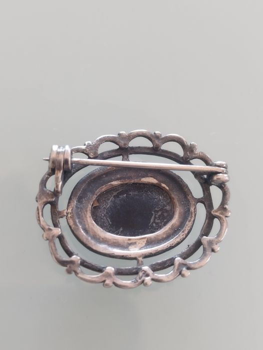 Lindo broche de prata