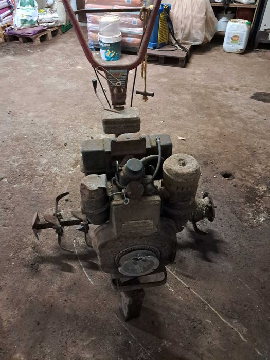 Motoenxada a gasoleo