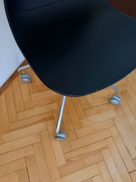 Krzesło obrotowe czarne biurkowe