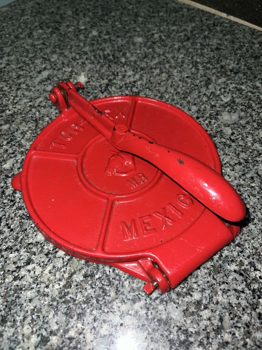 Tortilha press cast