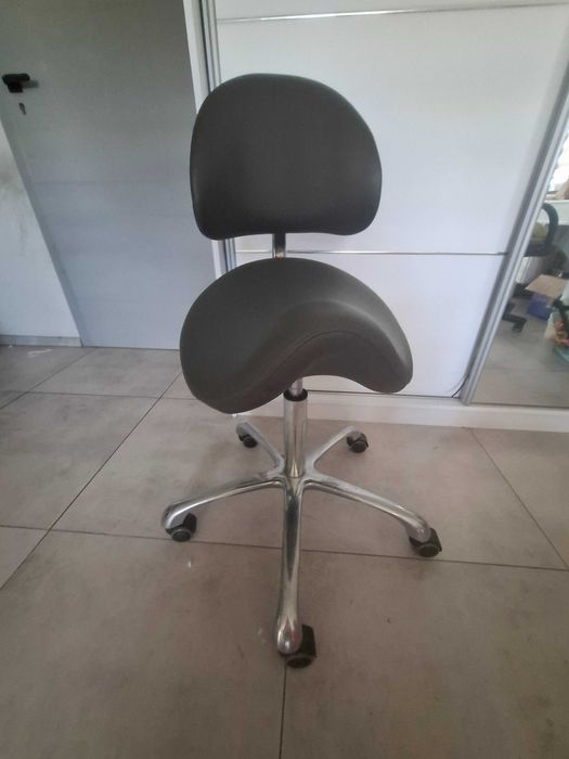 Taboret kosmetyczny typu siodło Hoker