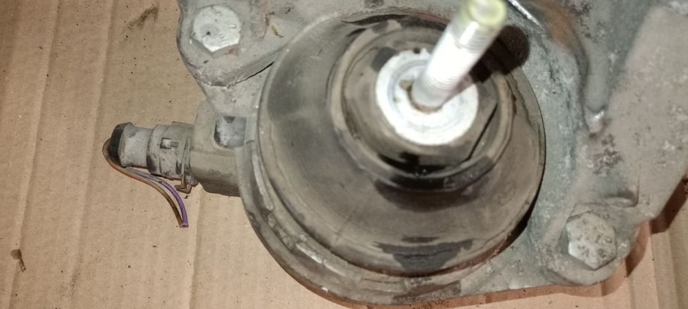 Poduszka silnika audi A6 C4 2.5 TDI 4a0199.381d