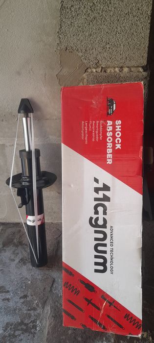 Амортизатор передній MAGNUM ТECHNOLOGY. НОВИЙ. Wolksvagen, Skoda Octav