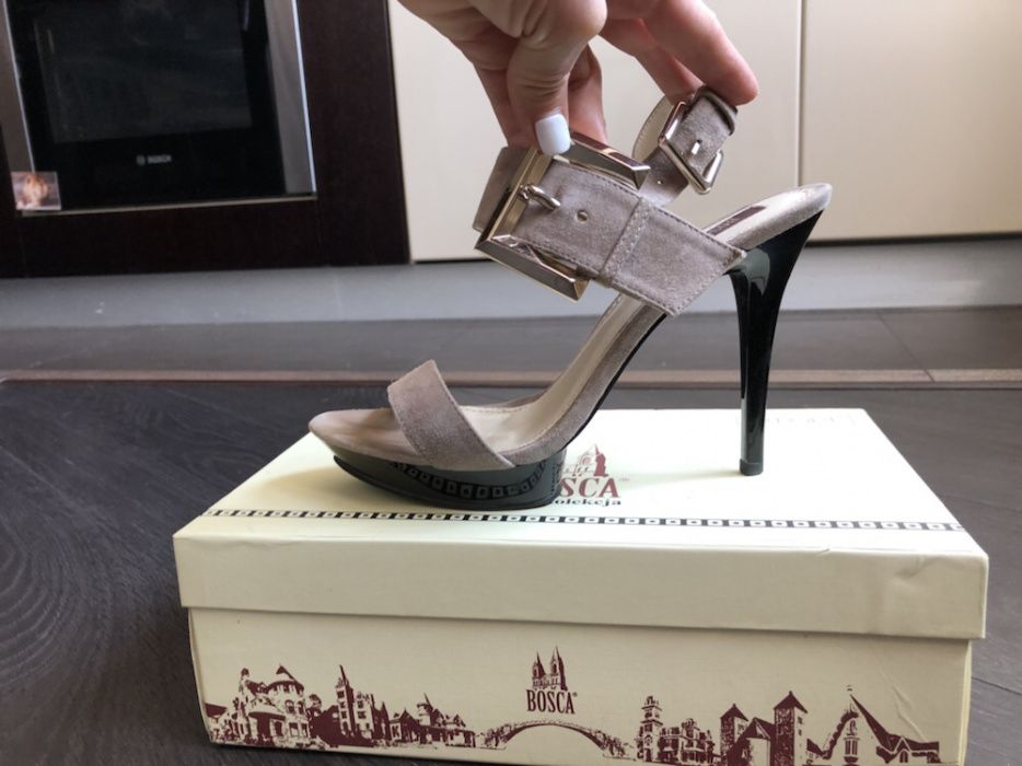 Продам босоножки