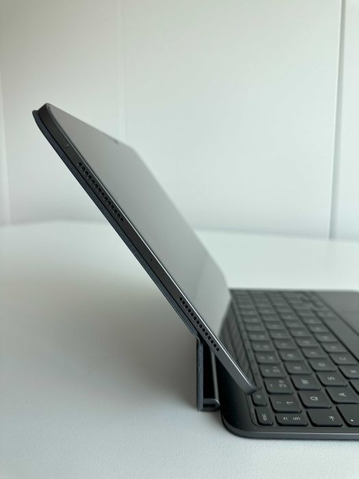 iPad Pro 11” M4 (2024) – 256GB Wi-Fi + Magic Keyboard