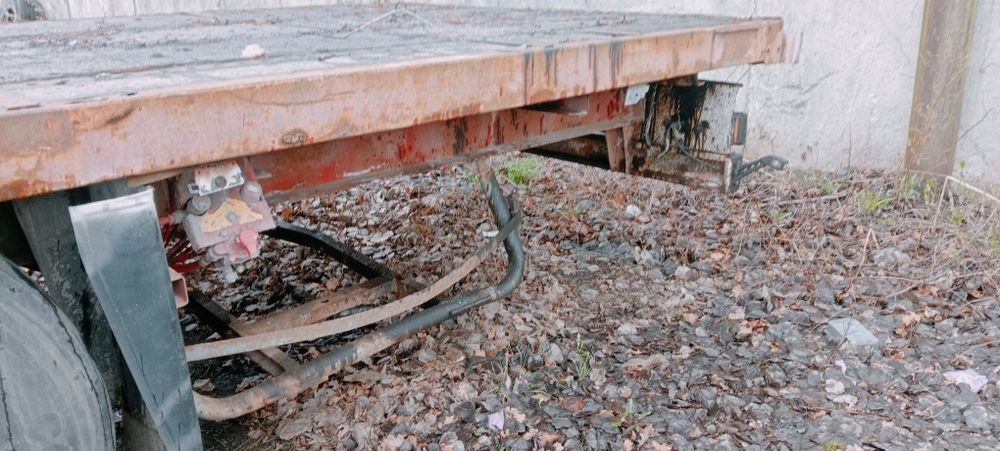 Напівпричіп платформа
