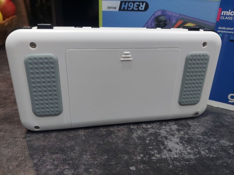 Konsola retro R36H (R36S) + 64gb Goodram + etui