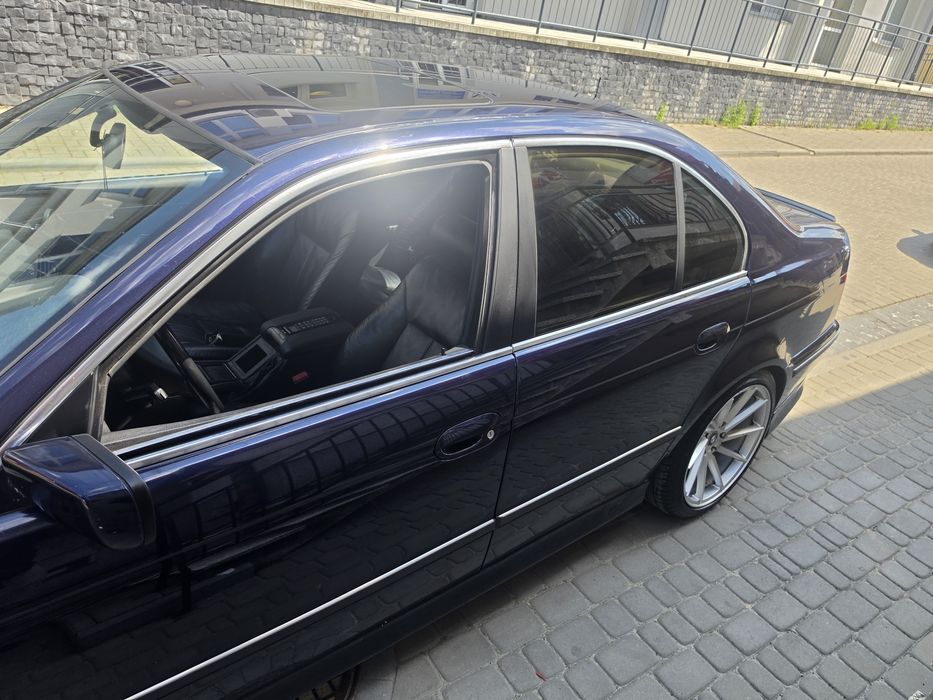 Sprzedam/zamienię BMW e39 M-Pakiet 2.8 sama benzyna, prawdopodobnie poszły uszczelniacze