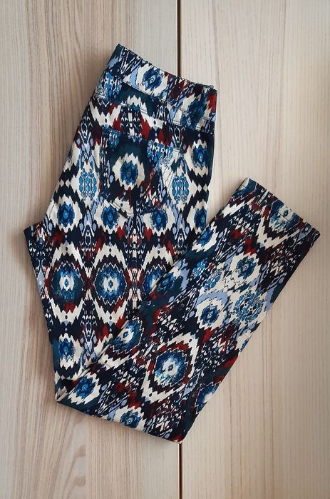 Calças estampado étnico / aztecas da Zara