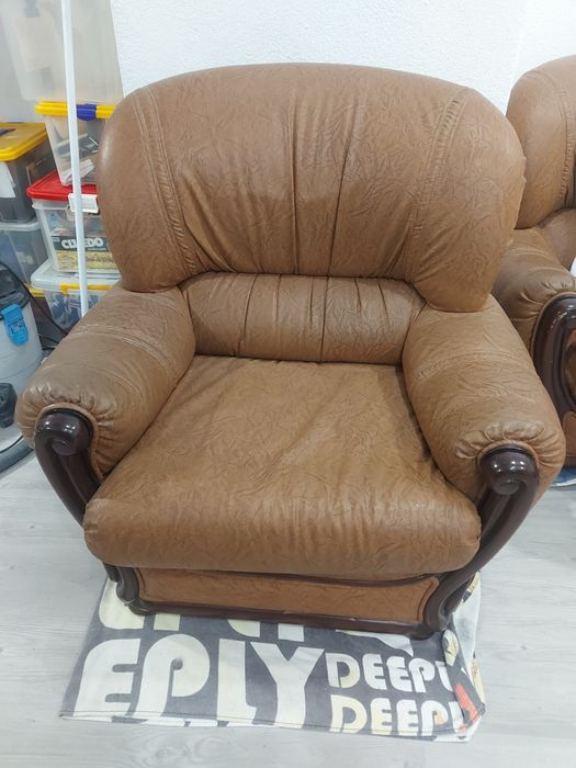 2 poltronas castanhas