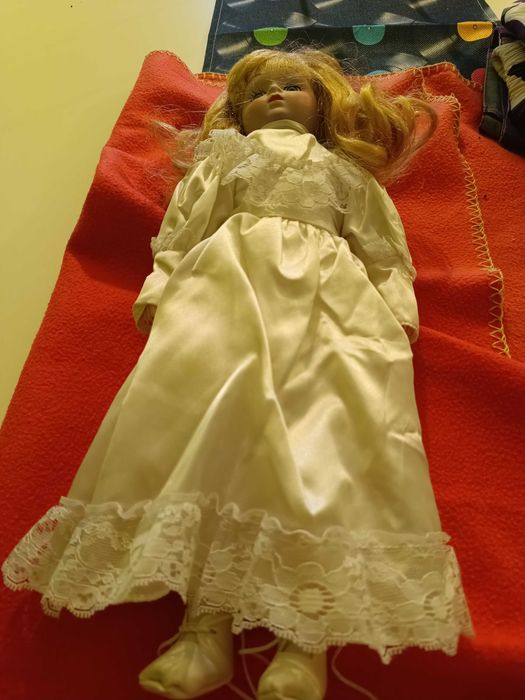 Boneca de porcelana 44 cm