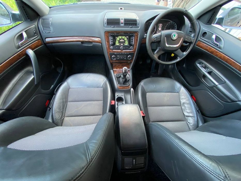 обшивка кришки багажника шкода октавія а5 рестайл skoda Octavia a5 2013