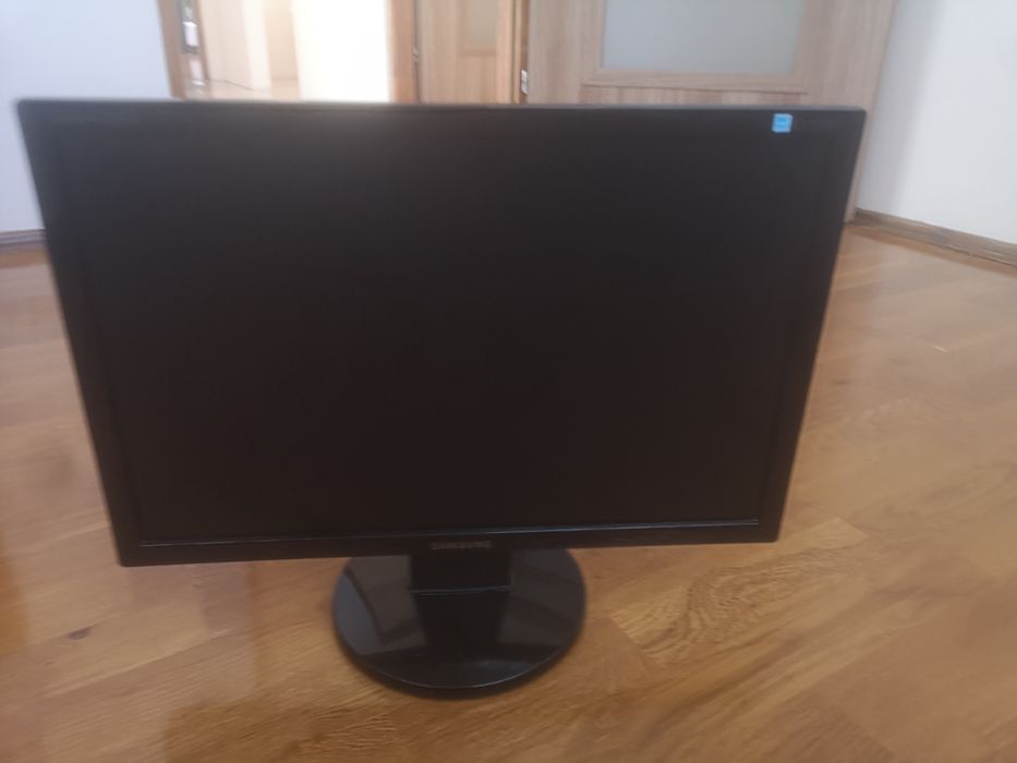 Sprzedam komputer z monitorem