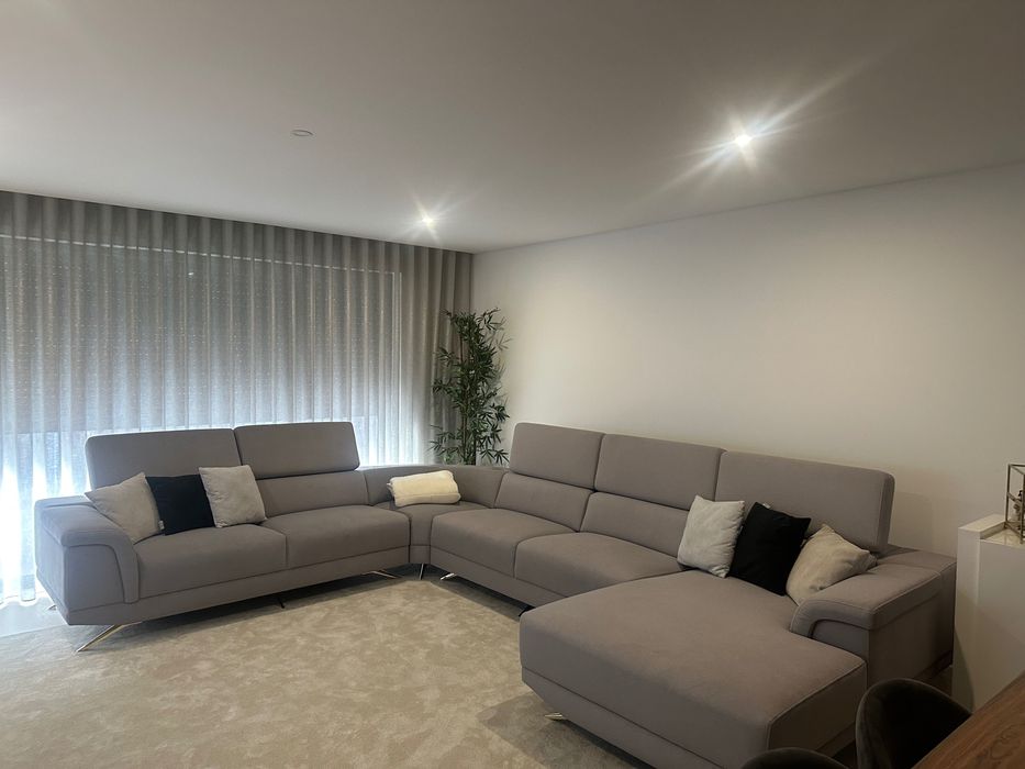 Sofá cinza e dourada, como novo!