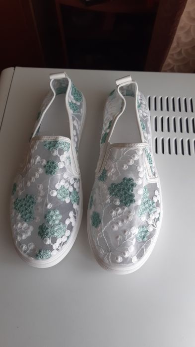 Нові  пінетки  розмір 41 на широку ногу