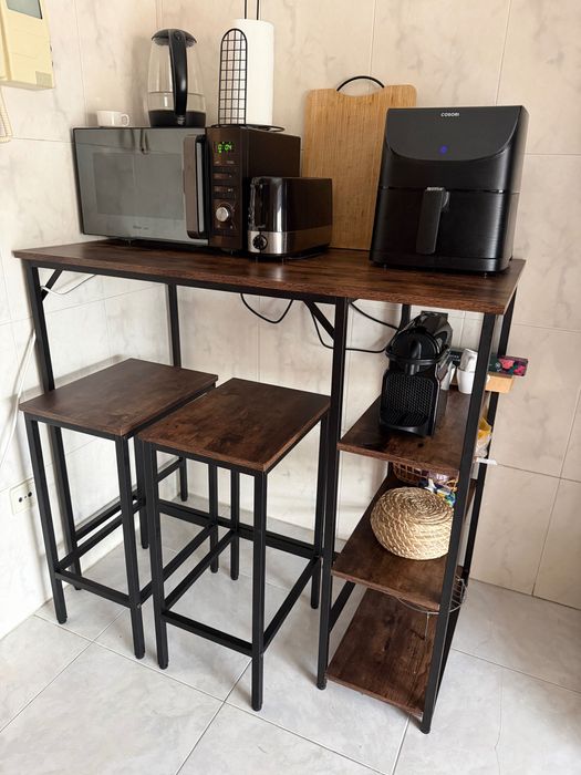Conjunto de mesa de bar e 2 bancos