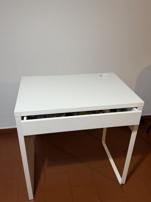 Mesa secretária Micke IKEA