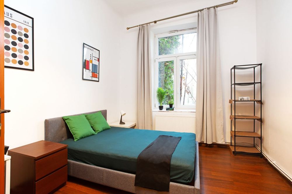 Old Town Big quiet room, facing yard Wielopole