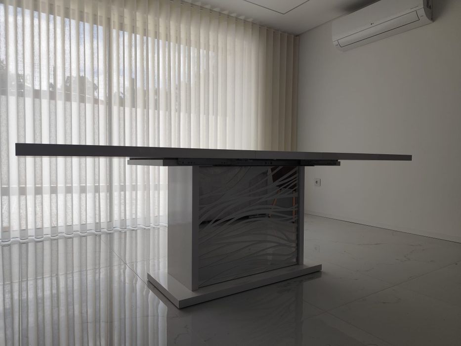 Mesa de jantar extensível