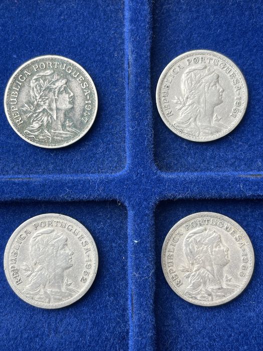 Moedas 50 centimos em alpaca e 10$00 de 1933 prata