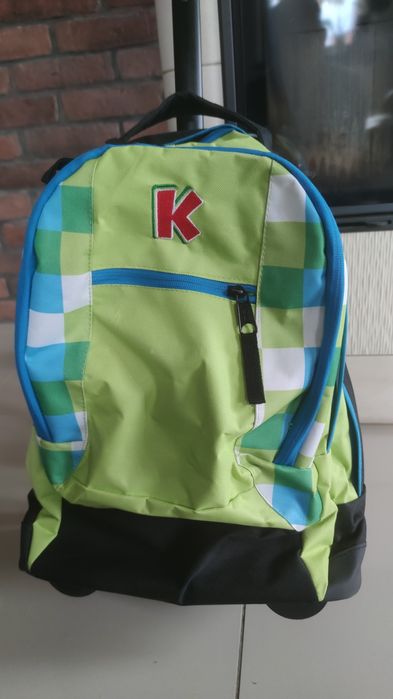 Plecak dziecięcy z kółkami.