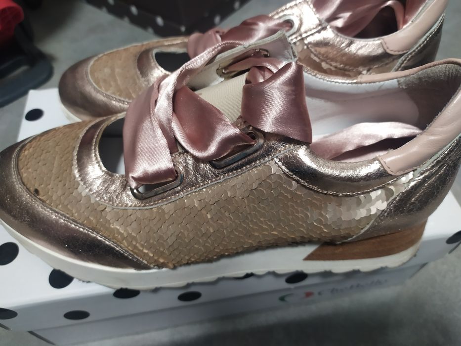 Sneakersy Chebello skóra cekiny kokardy