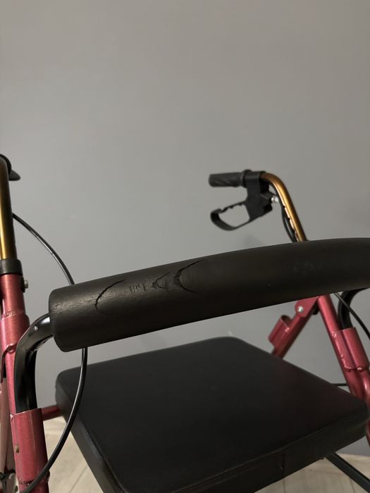 Balkonik na kółkach z siedziskiem