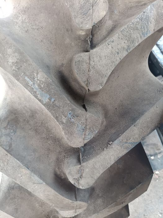 Pneus de trator Mabor 16.9 30 preço pelo par.