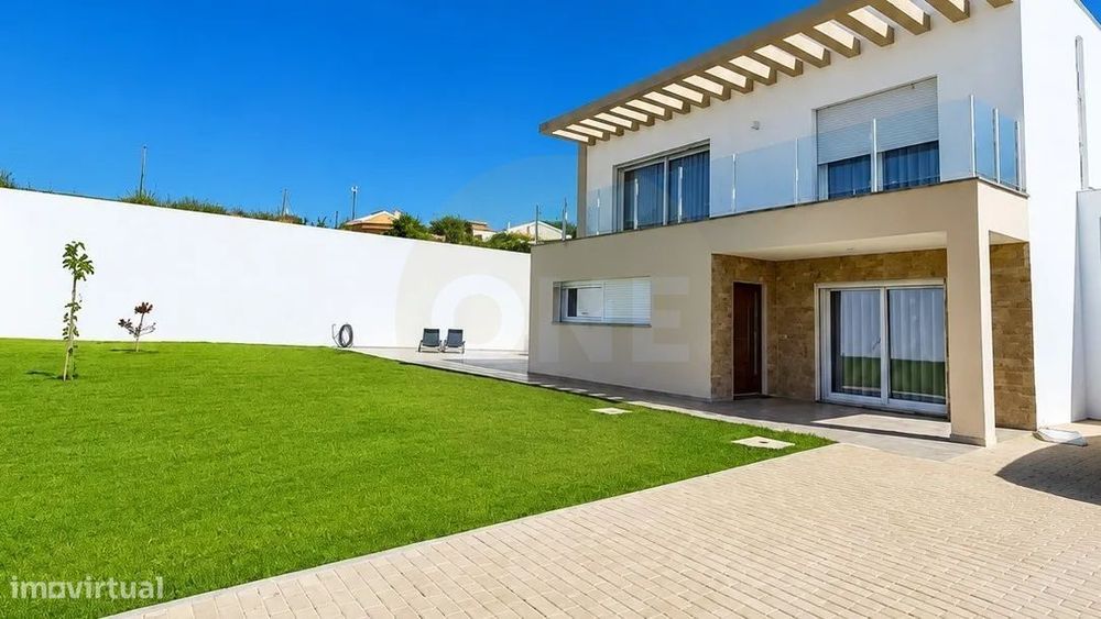 Moradia T4 c/garagem em Miragaia/Lourinhã